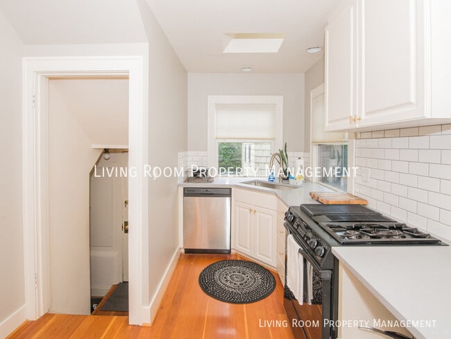 Building Photo - 3023 NE 44th Ave