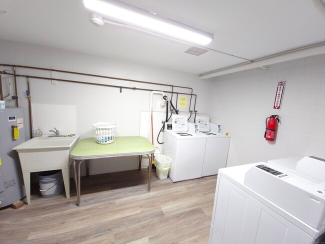 Building Photo - 24 Glenwood Ave