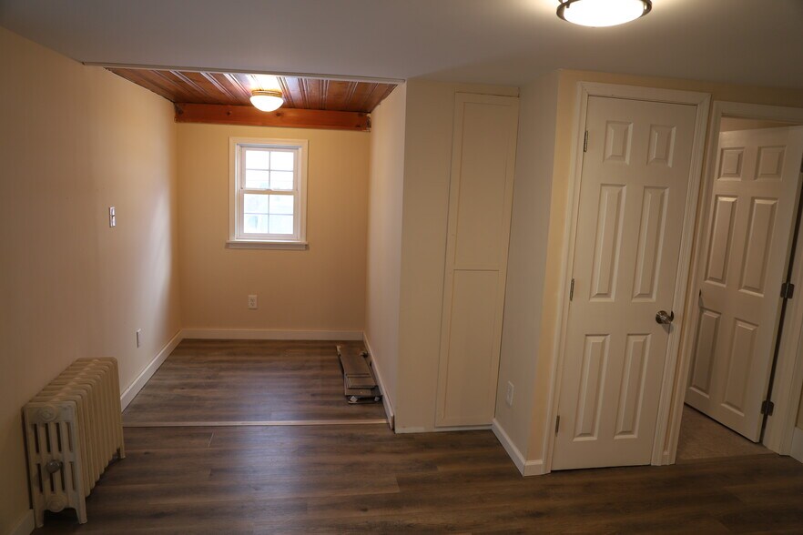 Building Photo - 207 W Church St