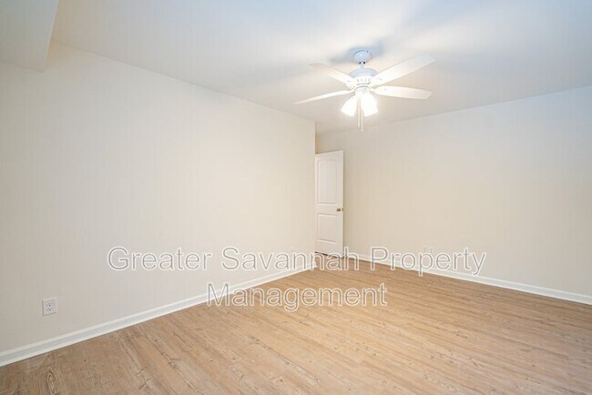 Building Photo - 402 E 3rd St