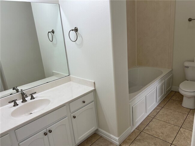 Building Photo - 2814 Vly W Ct