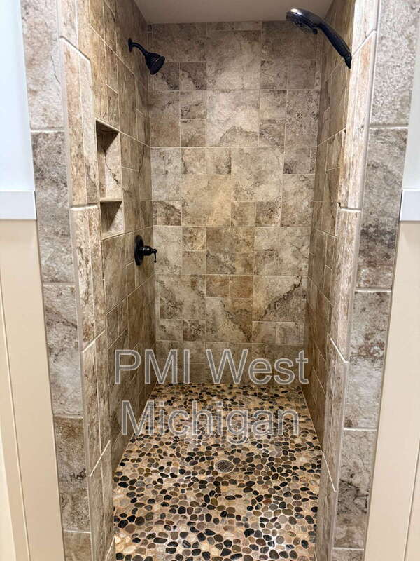 Building Photo - 513 24th Ave