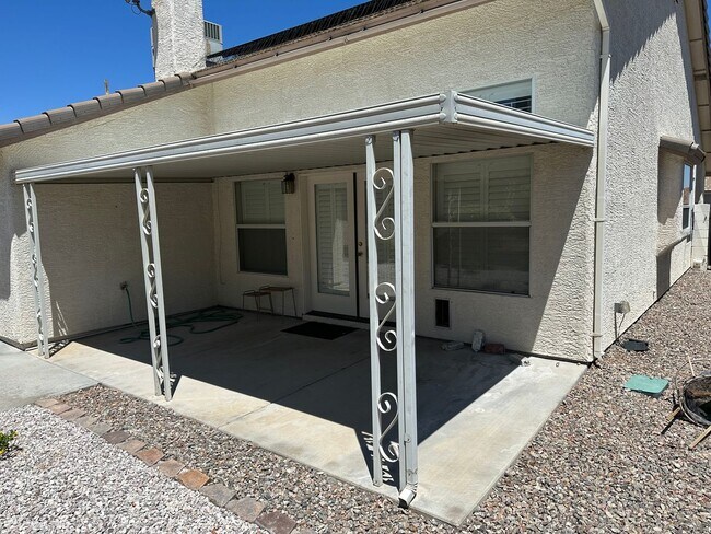 Building Photo - Henderson!!  Solar Panels!! Tankless Hot w...