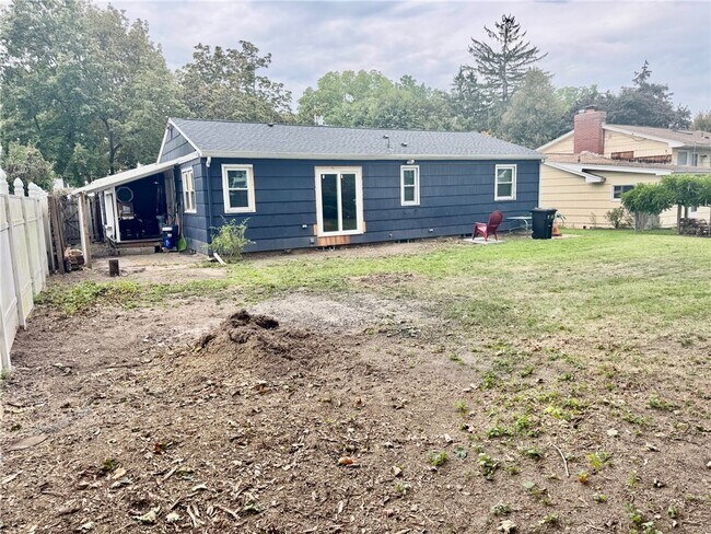 Building Photo - 13 Briggs Ave