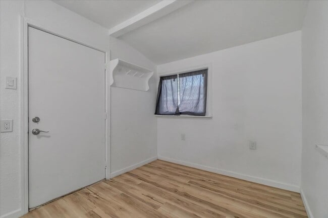 Building Photo - 5820 Dewey Blvd