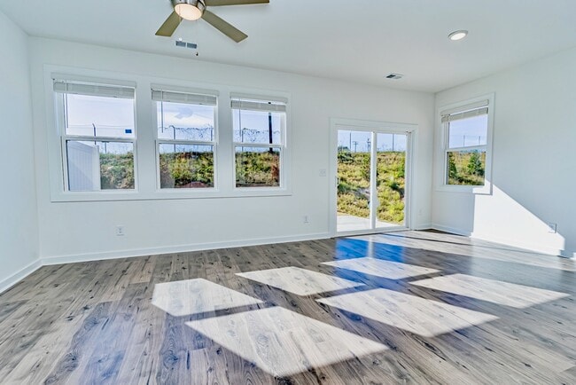 Building Photo - 1435 Darrowby Wy