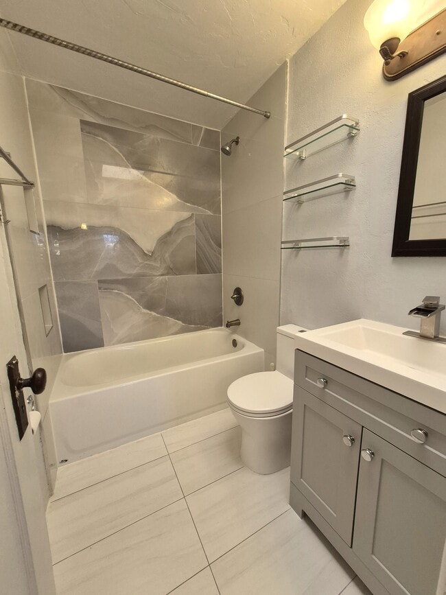 Building Photo - 6566 E Hawk Dr