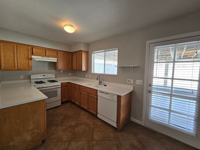 Building Photo - **Gorgeous 4-Bedroom Home in North Las Vegas!**