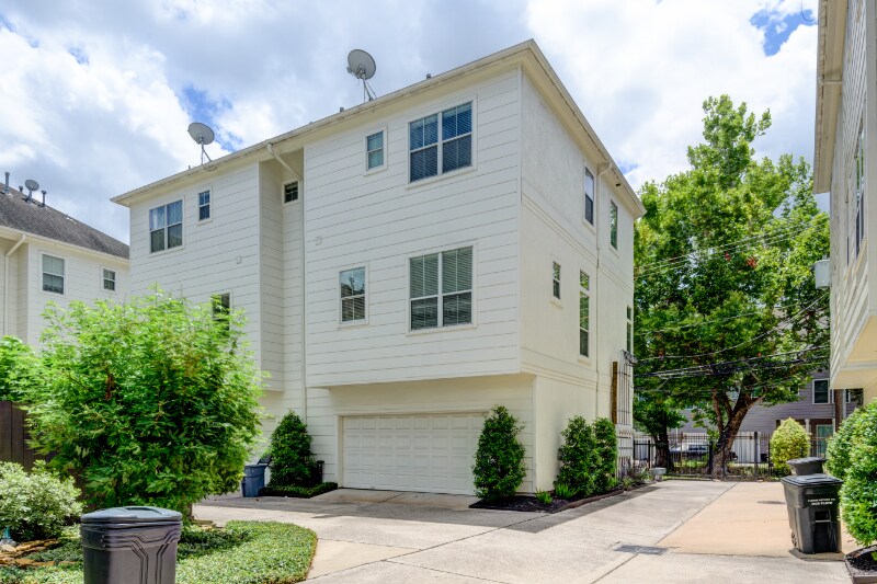 Building Photo - 606 Leverkuhn St