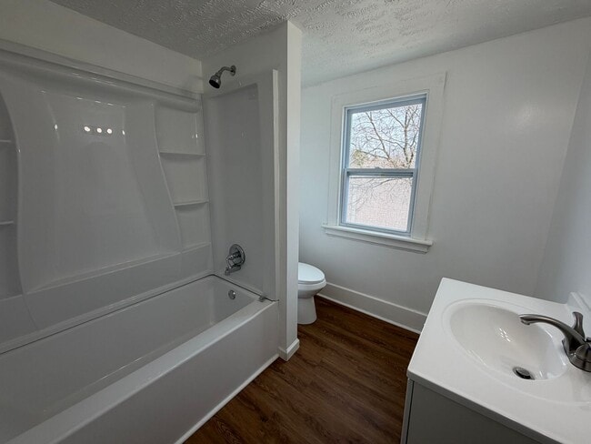 Building Photo - Move-In Ready 2-Bedroom Home with Large Yard and Covered Front Porch