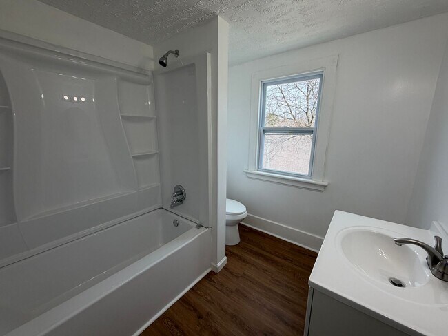 Building Photo - Move-In Ready 3-Bedroom Home with Large Yard and Covered Front Porch