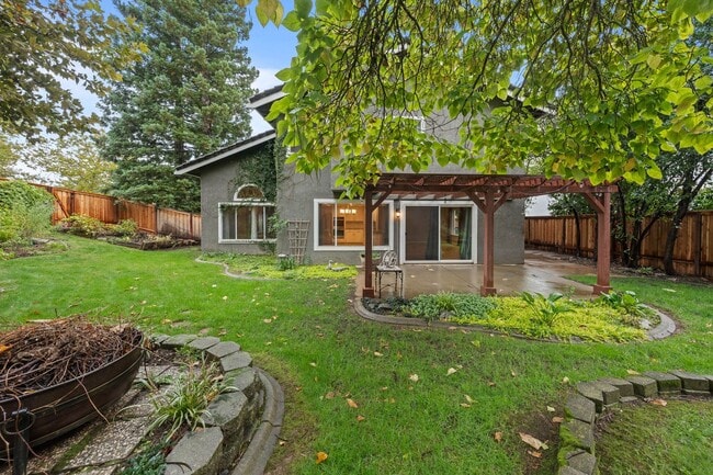 Building Photo - Luxury 4-Bedroom Home with Designer Upgrad...