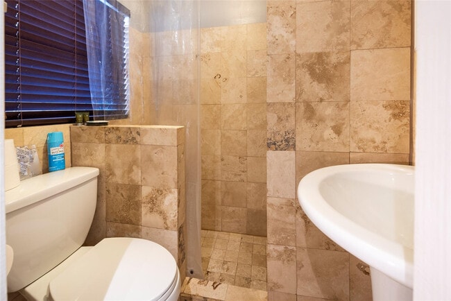 Building Photo - 1541 NW 6th Ave