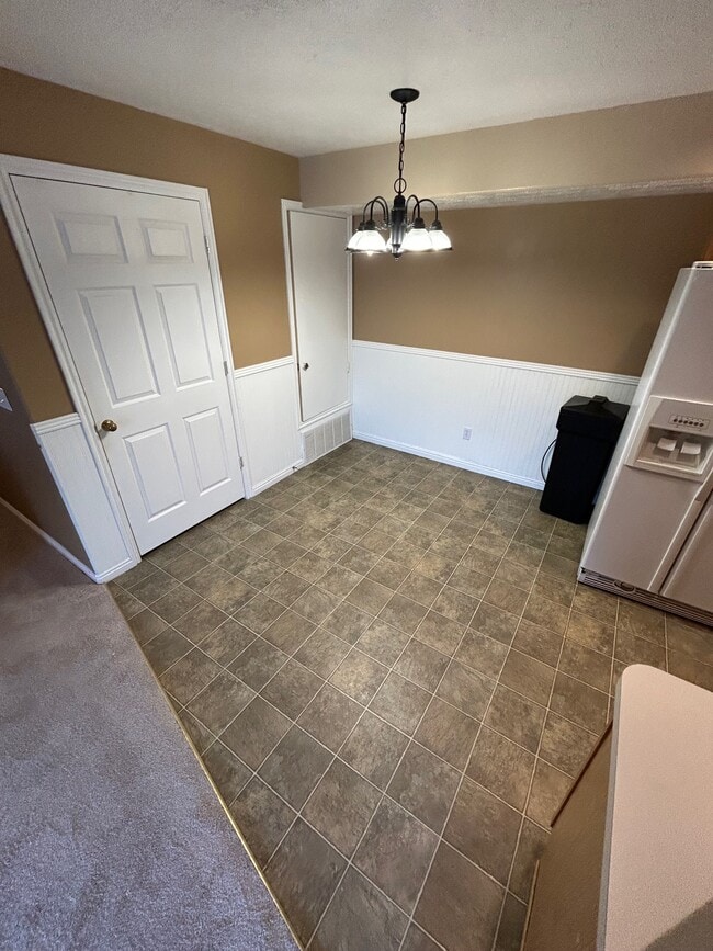 Building Photo - 8088 N Ridge Loop W