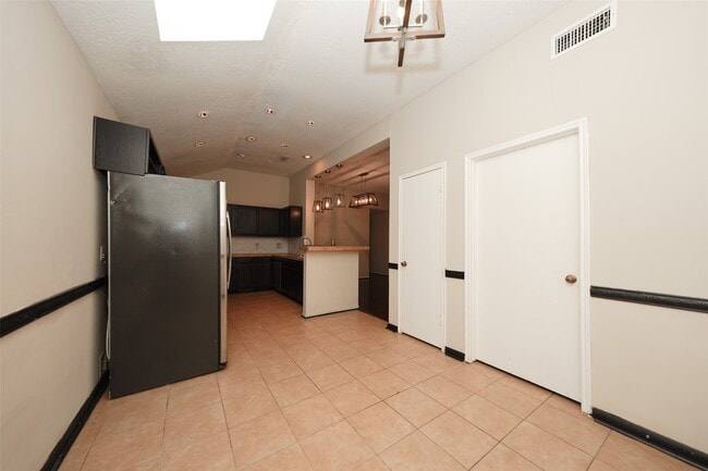 Building Photo - 13563 Catalina Village Dr