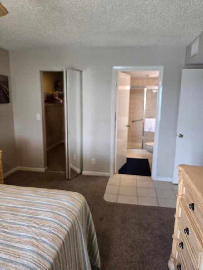 Building Photo - 2512 SE Anchorage Cove