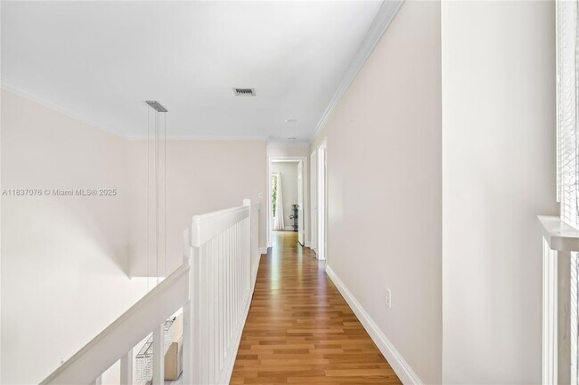 Building Photo - 21024 NE 34th Ct