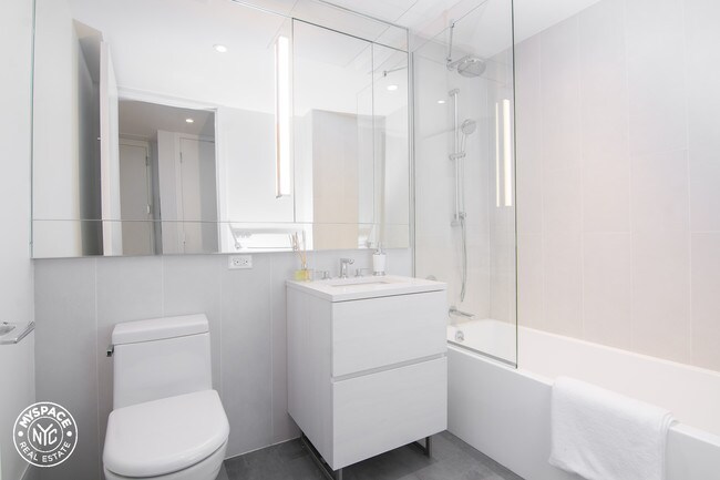 Building Photo - 436 Albee Square W