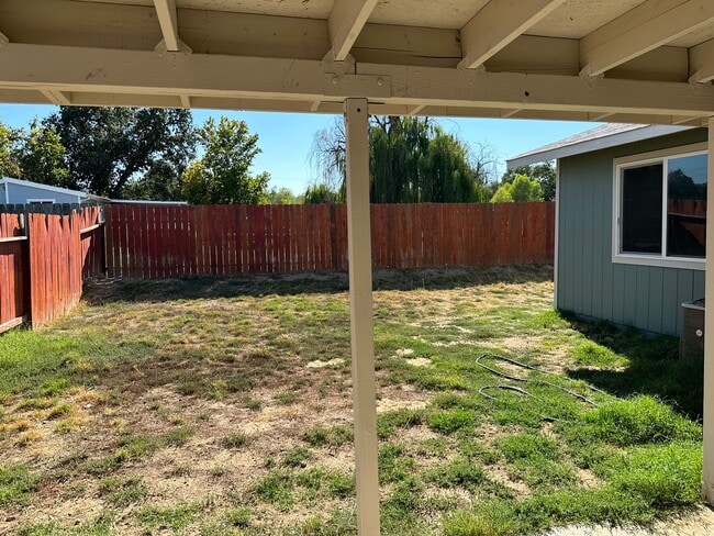 Building Photo - Cute well maintained home, convenient Anderson location