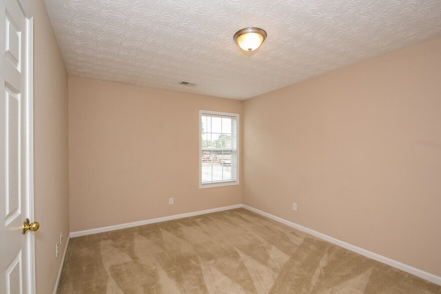 Building Photo - 1000 Maple Leaf Dr