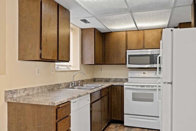 Building Photo - 5492 Lilac Ave