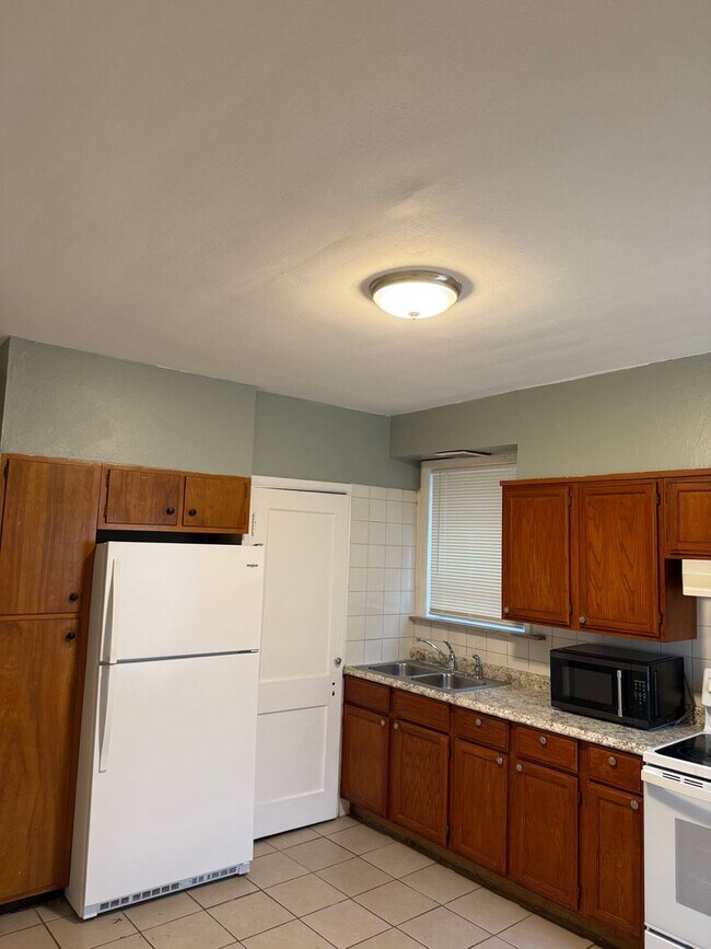 Building Photo - 5319 Sutherland Ave