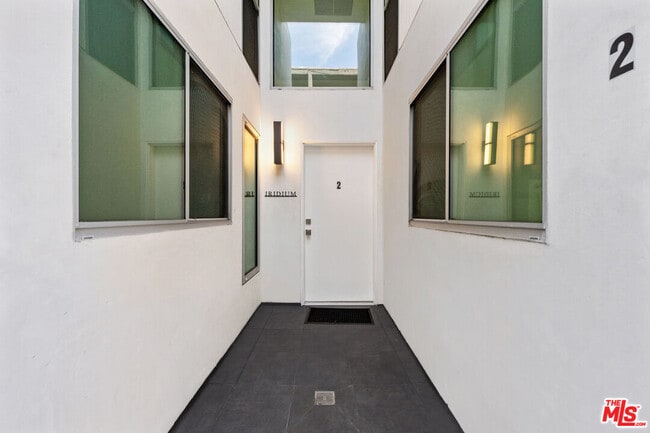Building Photo - 621 Kings Rd