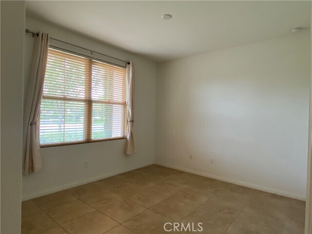 Building Photo - 32 Ovation