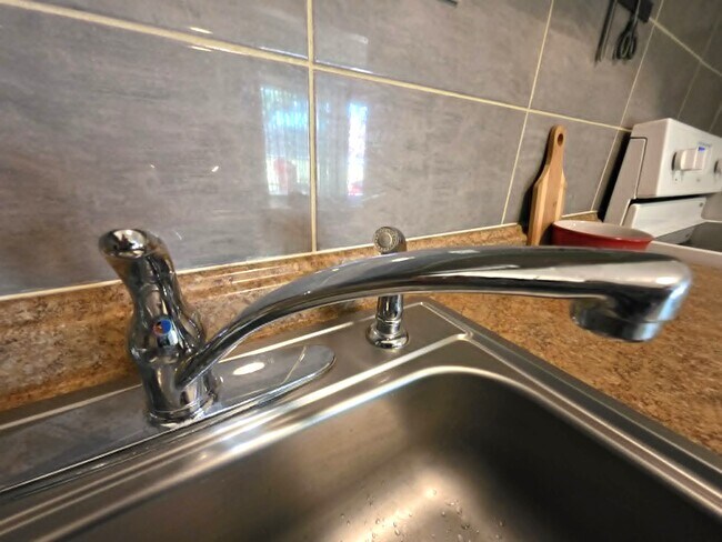 Building Photo - 1010 Adams Ave