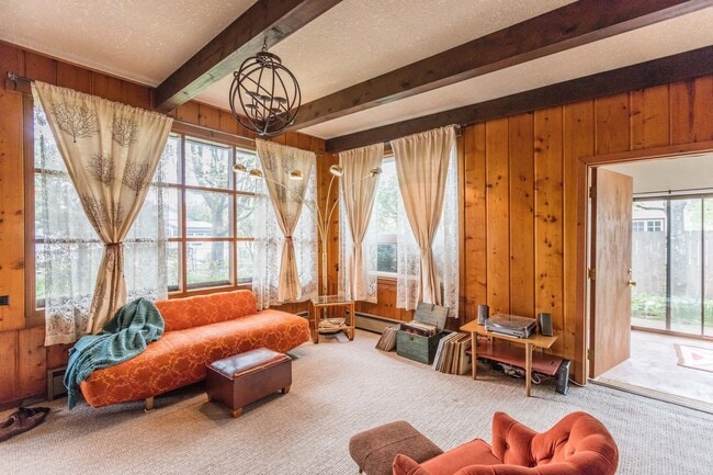 Building Photo - 3 bed/2 bath house in Oak Grove/Milwaukie- Available Now !