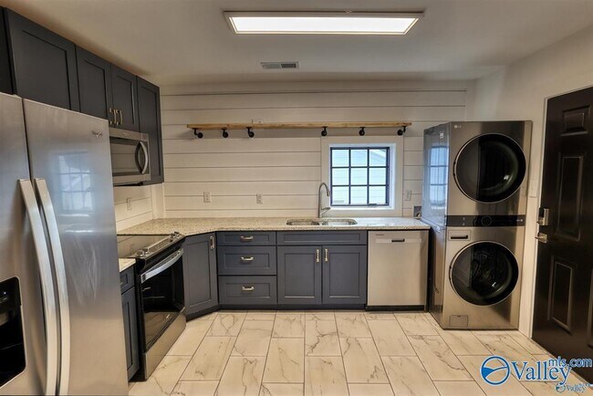 Building Photo - 1122 NE Wellman Ave