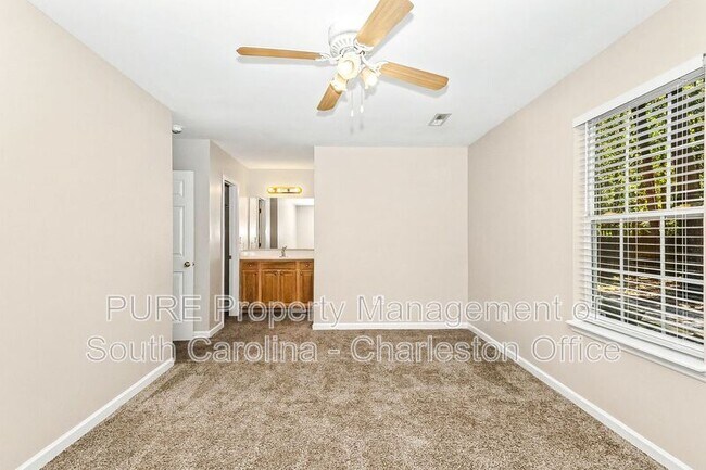 Building Photo - 3372 Wayland Dr