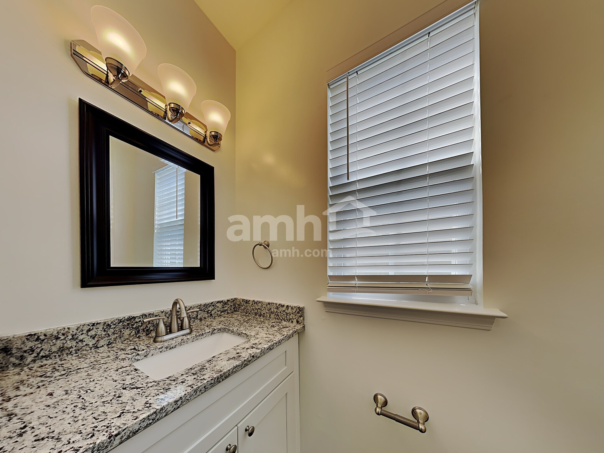 Building Photo - 1575 Pondhaven Dr