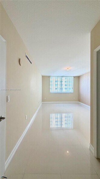 Building Photo - 1755 E Hallandale Beach Blvd