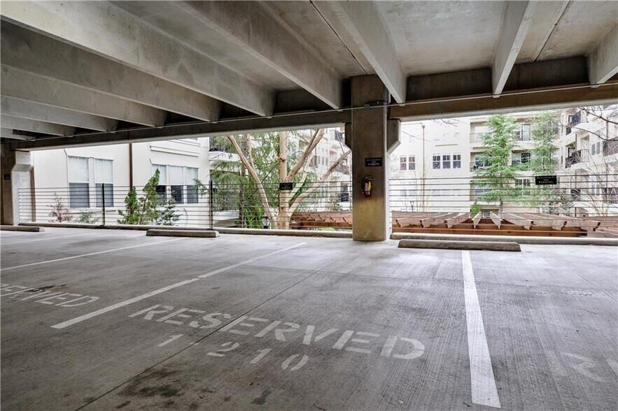 Building Photo - 1850 Cotillion Dr