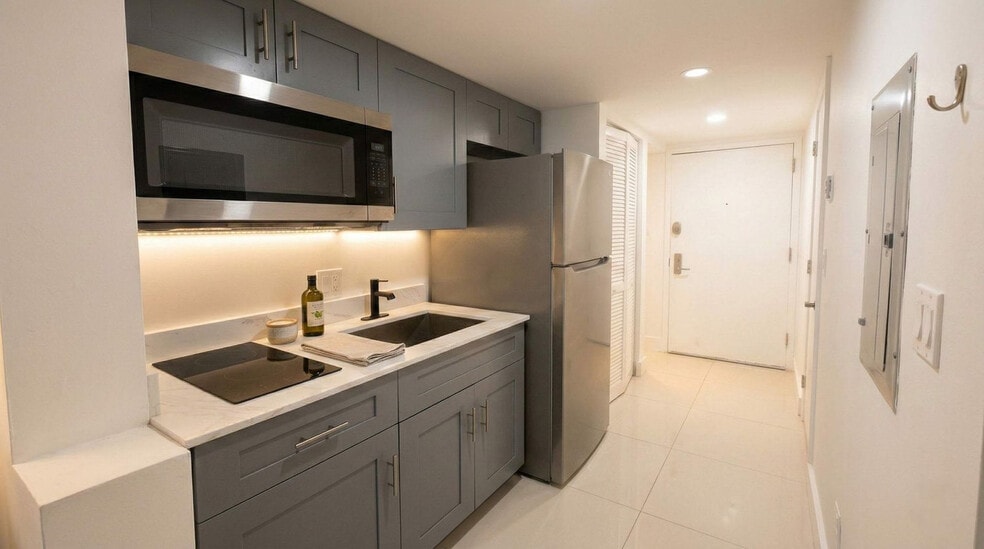 Building Photo - 1 SE 12th St