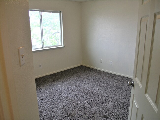 Building Photo - 2926 Meadowglen Crest