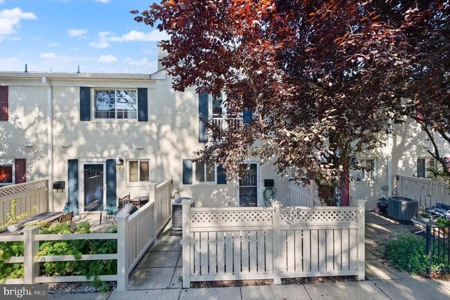Building Photo - 1431-B S Van Dorn St