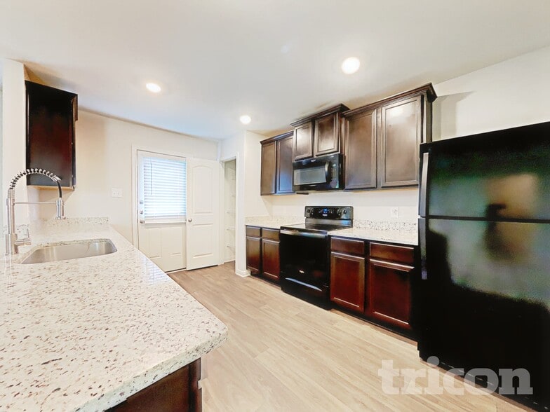 Building Photo - 3119 Gilbert Garden