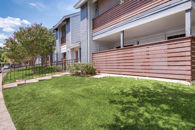 Building Photo - 2 br, 1 bath  - Valencia at Medical