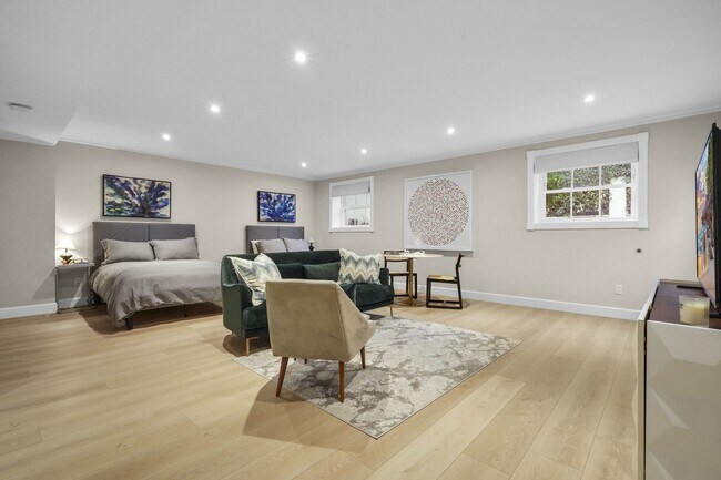 Building Photo - 23255 Mariposa De Oro St