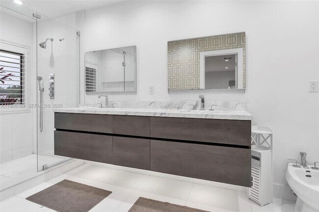 Building Photo - 415 Rovino Ave