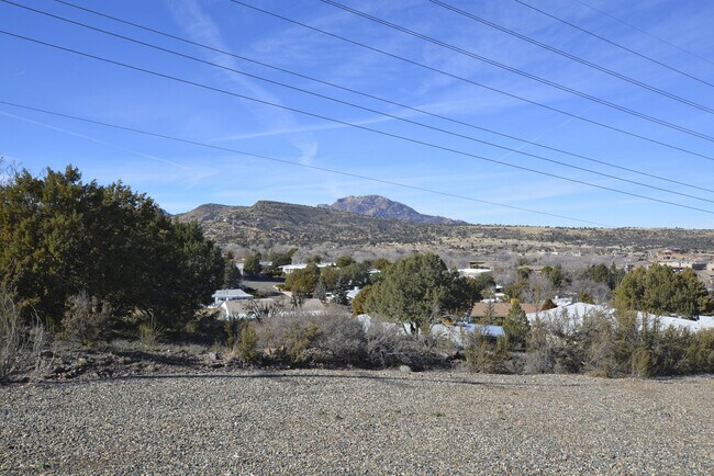 Building Photo - Great views from this 2X2 Montana Terrace ...