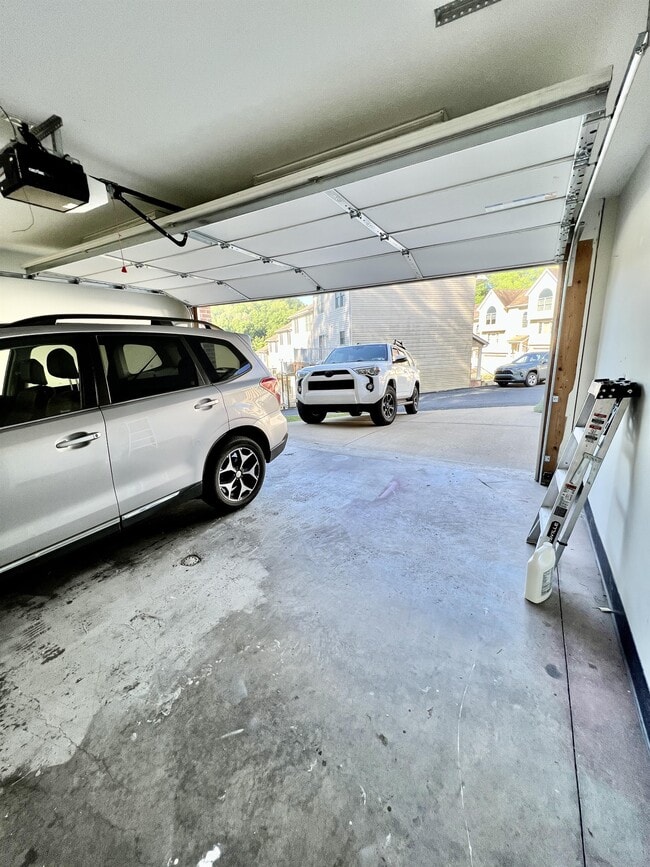 Building Photo - 229 Palisades Dr