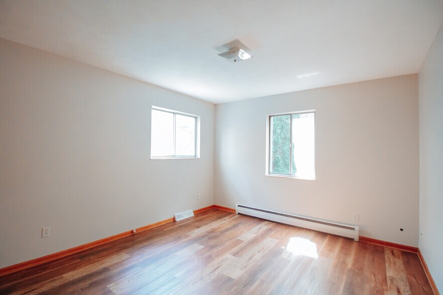 Building Photo - 3012 Carskaddon Ave