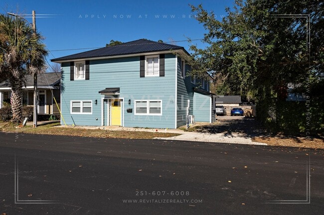 Building Photo - 1704 McGill Ave