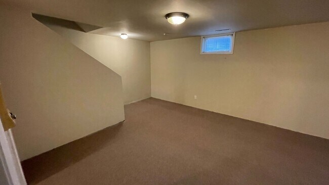 Building Photo - 2261 Springbrook Ct