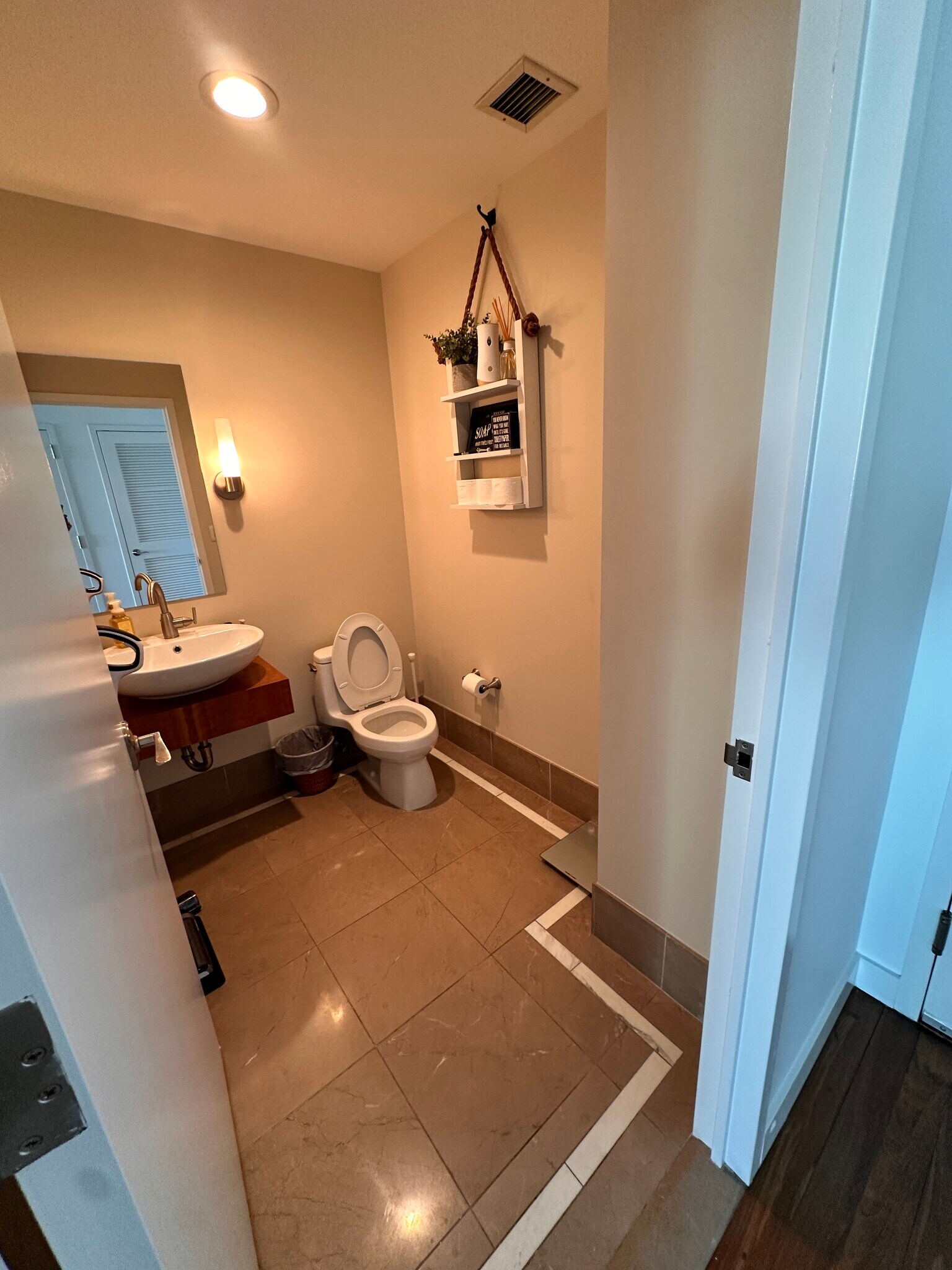 Building Photo - 25 Hudson St