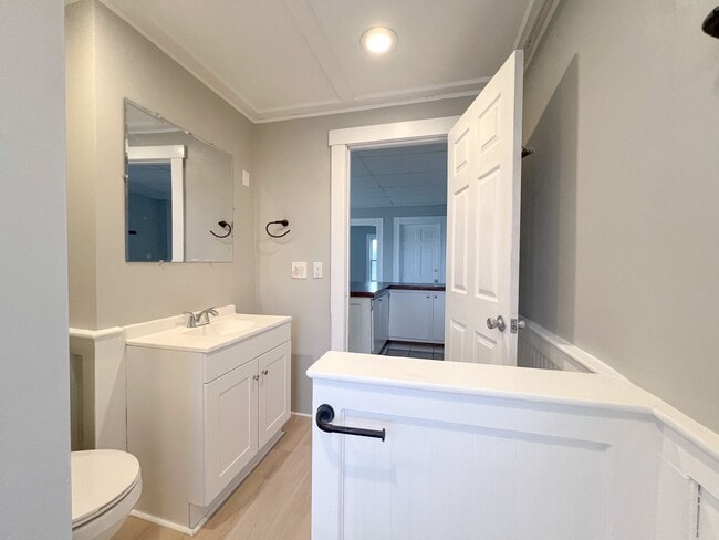 Building Photo - 159 Cartier St