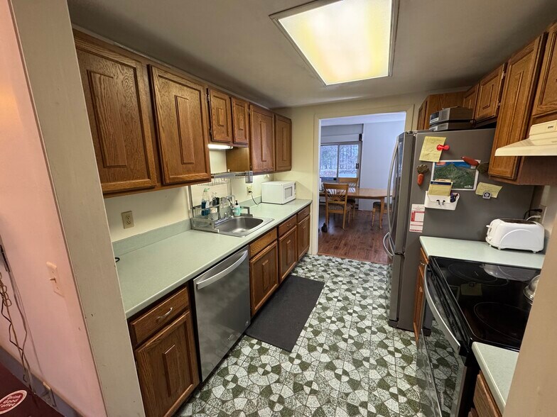 Building Photo - 663 Cherry Valley Rd